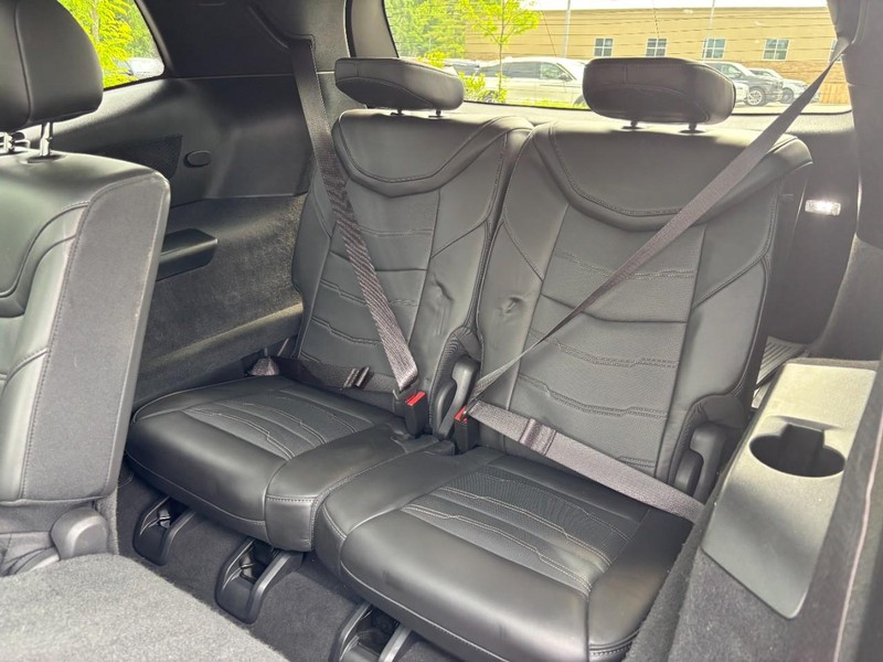 Cadillac XT6 Vehicle Full-screen Gallery Image 12