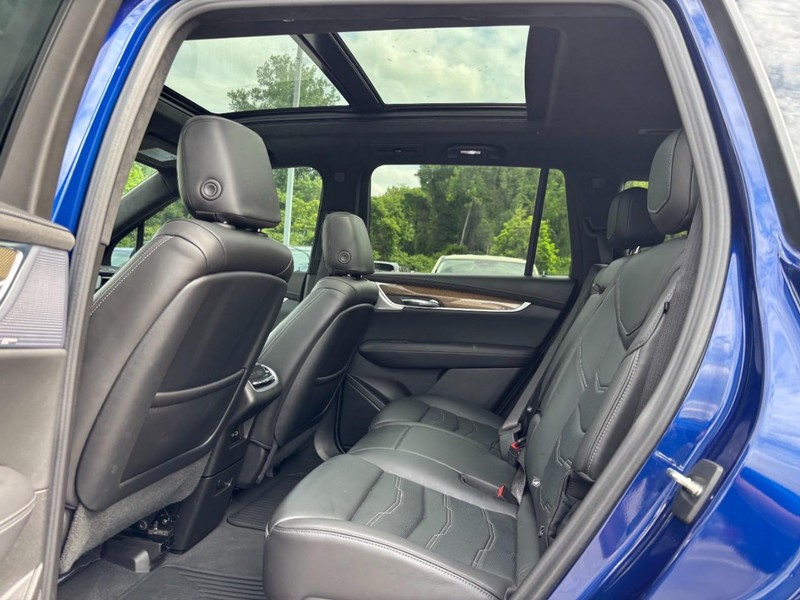 Cadillac XT6 Vehicle Full-screen Gallery Image 13