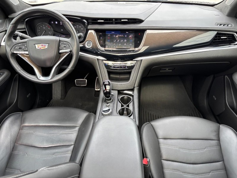 Cadillac XT6 Vehicle Full-screen Gallery Image 15