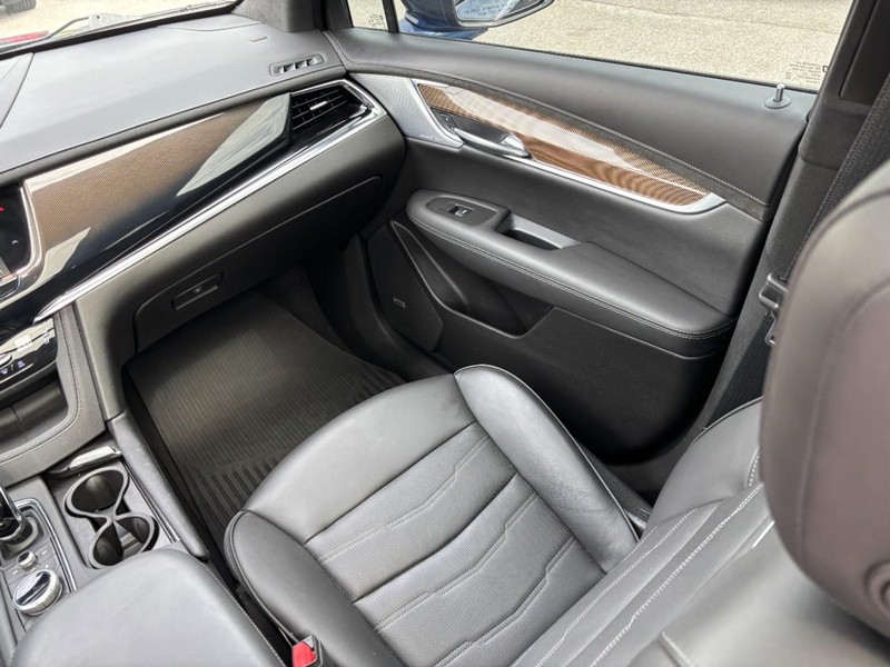 Cadillac XT6 Vehicle Full-screen Gallery Image 16