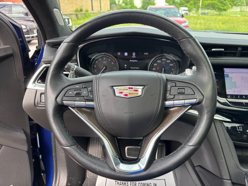 Cadillac XT6 Vehicle Full-screen Gallery Image 18