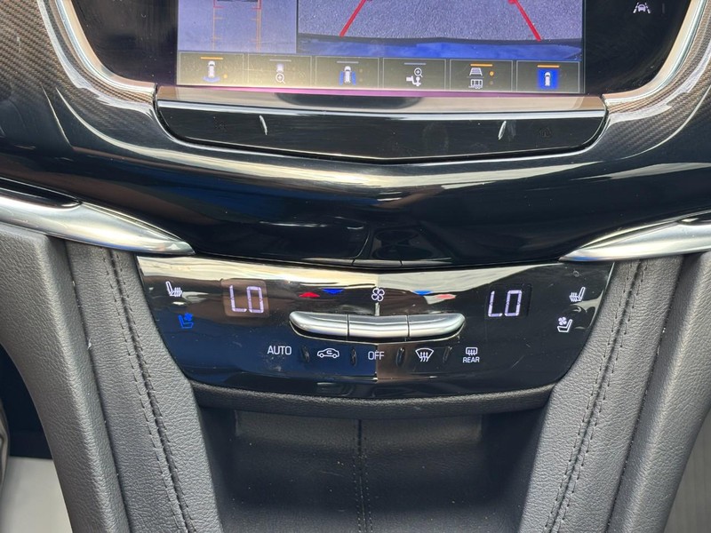 Cadillac XT6 Vehicle Full-screen Gallery Image 24