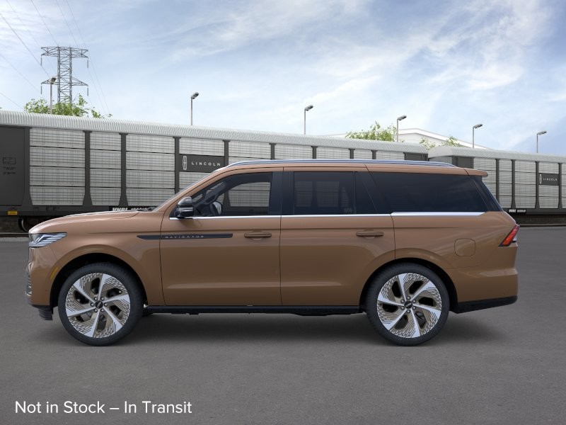 Lincoln Navigator Vehicle Full-screen Gallery Image 03