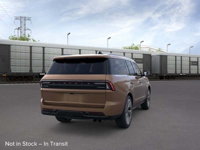 Lincoln Navigator Vehicle Full-screen Gallery Image 09