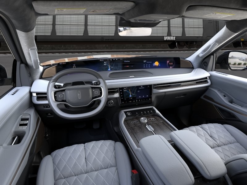 Lincoln Navigator Vehicle Full-screen Gallery Image 10