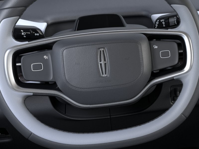 Lincoln Navigator Vehicle Full-screen Gallery Image 13