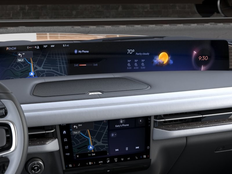Lincoln Navigator Vehicle Full-screen Gallery Image 15