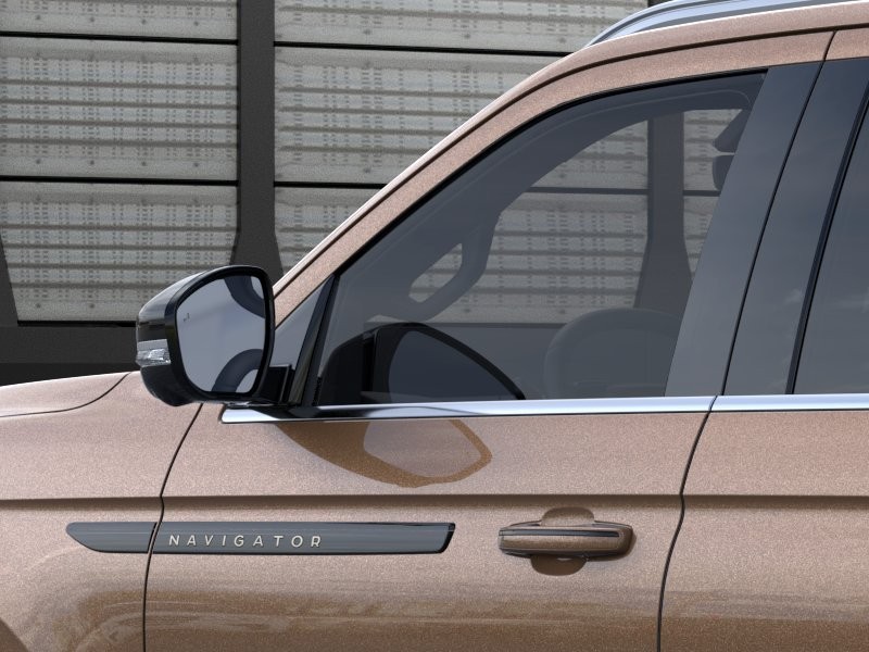 Lincoln Navigator Vehicle Full-screen Gallery Image 21