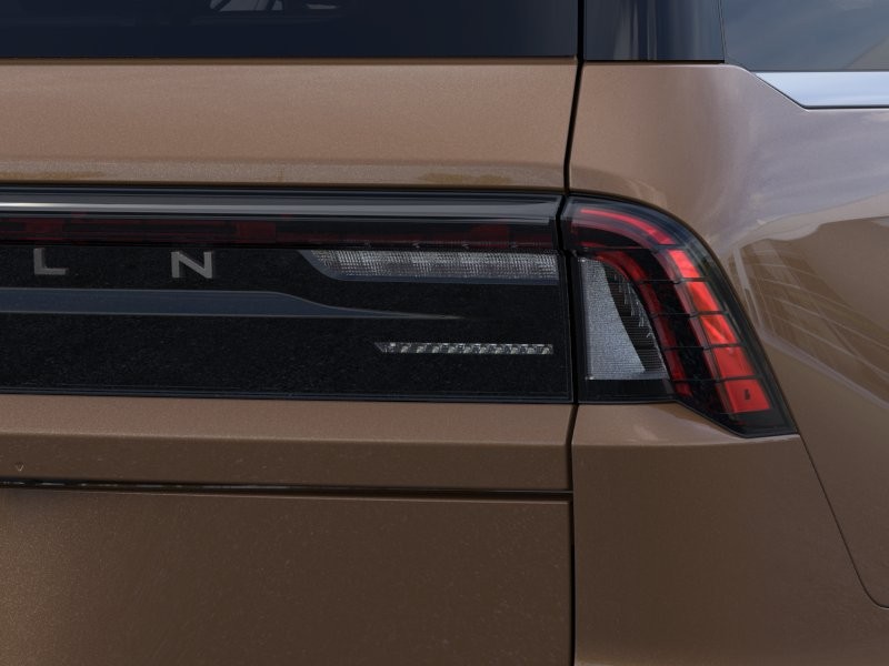 Lincoln Navigator Vehicle Full-screen Gallery Image 22