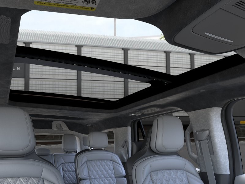 Lincoln Navigator Vehicle Full-screen Gallery Image 23
