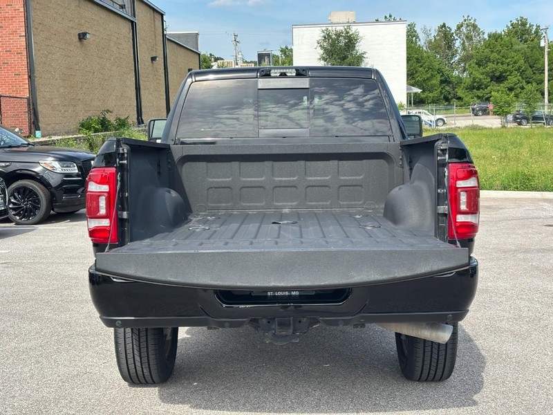 Ram 2500 Vehicle Full-screen Gallery Image 10