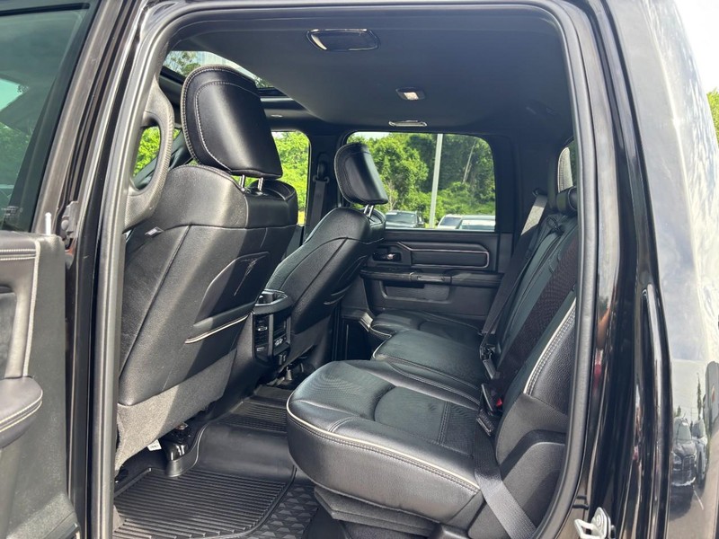Ram 2500 Vehicle Full-screen Gallery Image 12