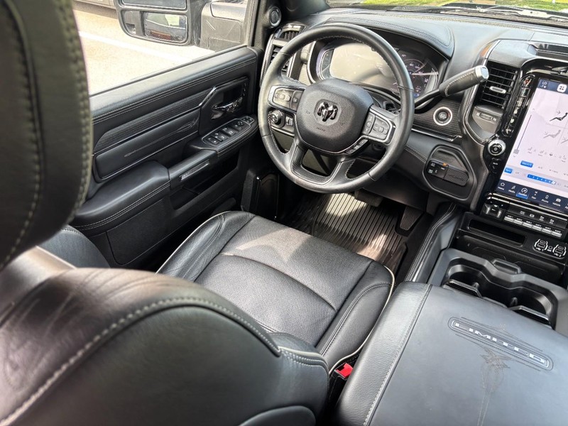 Ram 2500 Vehicle Full-screen Gallery Image 13