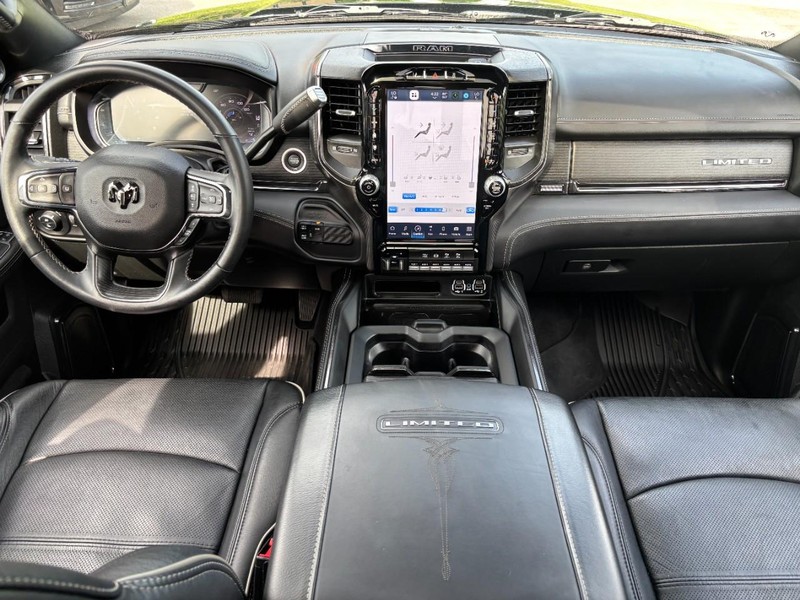 Ram 2500 Vehicle Full-screen Gallery Image 14