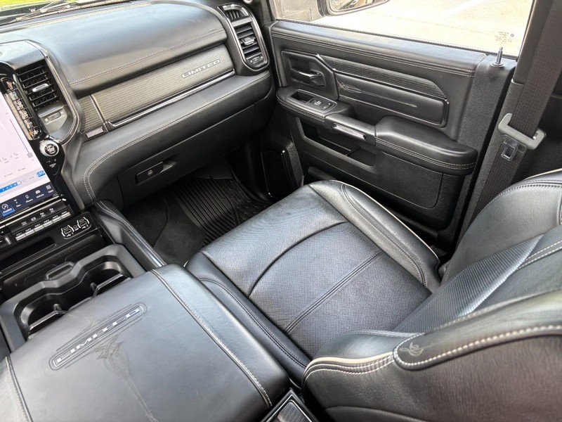 Ram 2500 Vehicle Full-screen Gallery Image 15