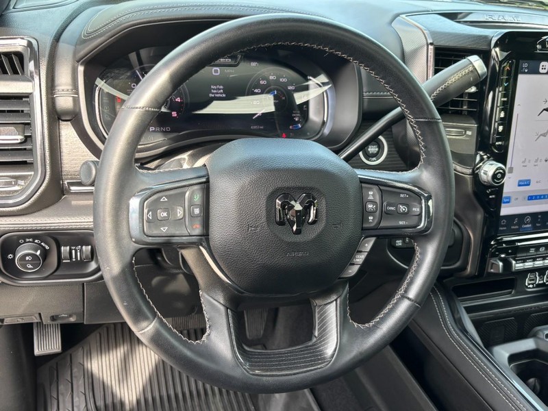 Ram 2500 Vehicle Full-screen Gallery Image 18