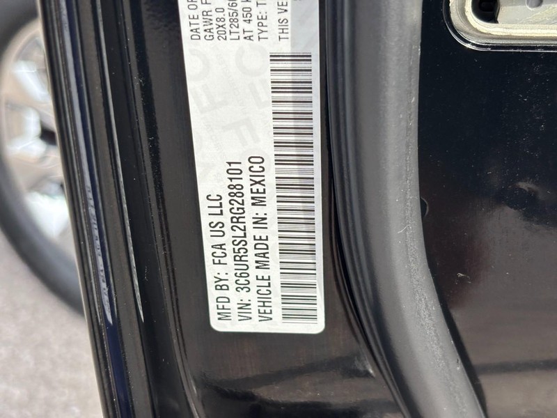 Ram 2500 Vehicle Full-screen Gallery Image 23