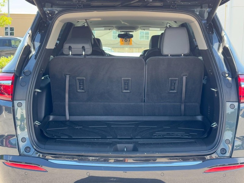 Buick Enclave Vehicle Full-screen Gallery Image 10
