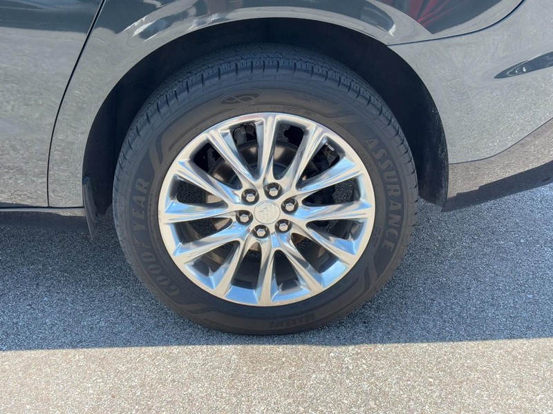 Buick Enclave Vehicle Full-screen Gallery Image 11