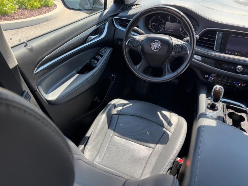 Buick Enclave Vehicle Full-screen Gallery Image 14