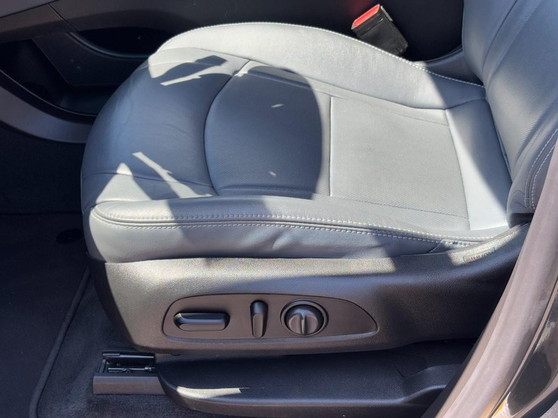 Buick Enclave Vehicle Full-screen Gallery Image 18