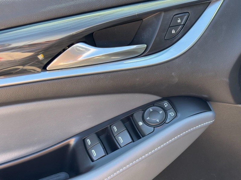 Buick Enclave Vehicle Full-screen Gallery Image 19