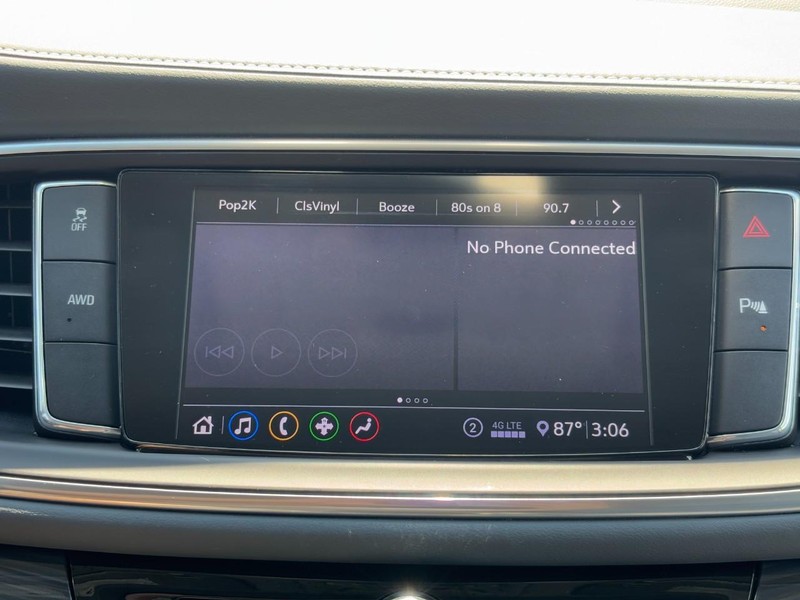 Buick Enclave Vehicle Full-screen Gallery Image 21