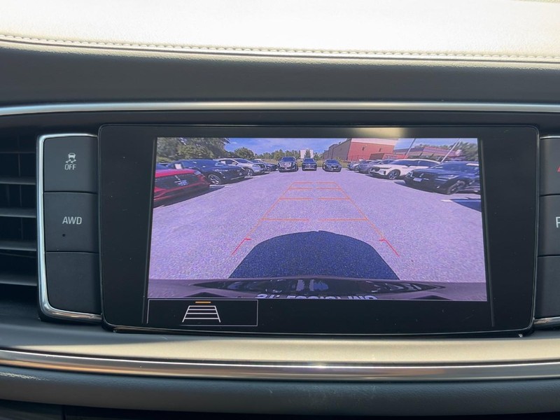 Buick Enclave Vehicle Full-screen Gallery Image 22