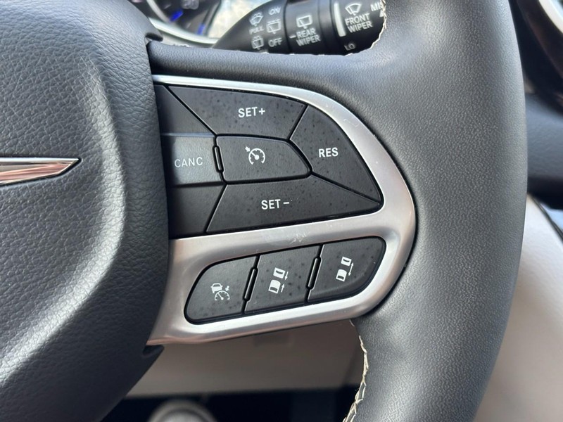 Chrysler Pacifica Vehicle Full-screen Gallery Image 20