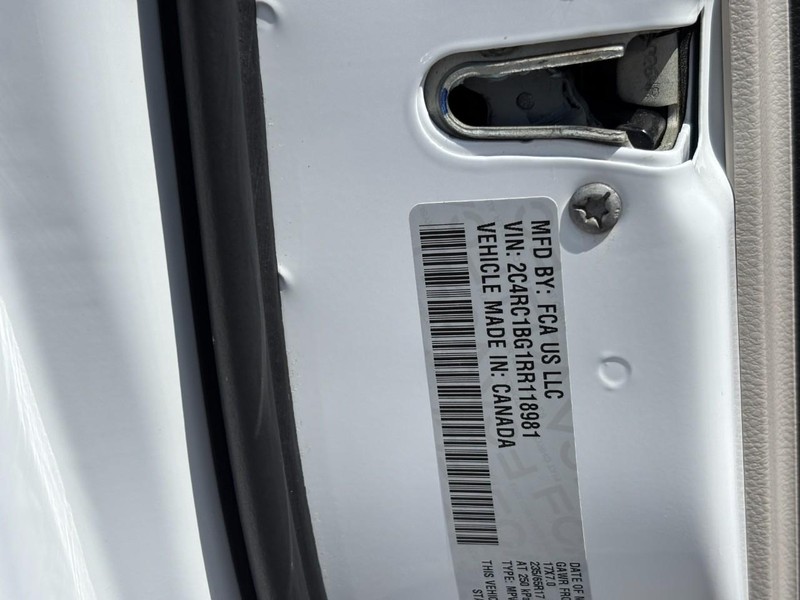 Chrysler Pacifica Vehicle Full-screen Gallery Image 25