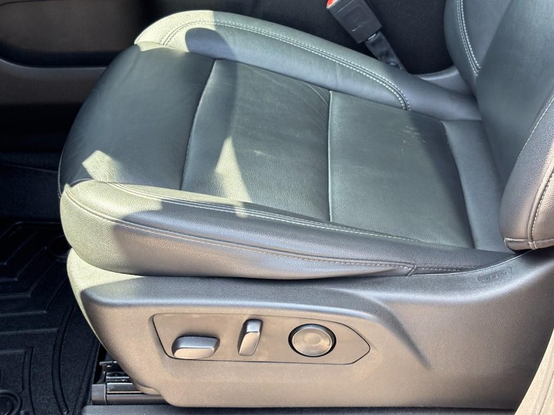 Chevrolet Tahoe Vehicle Full-screen Gallery Image 18