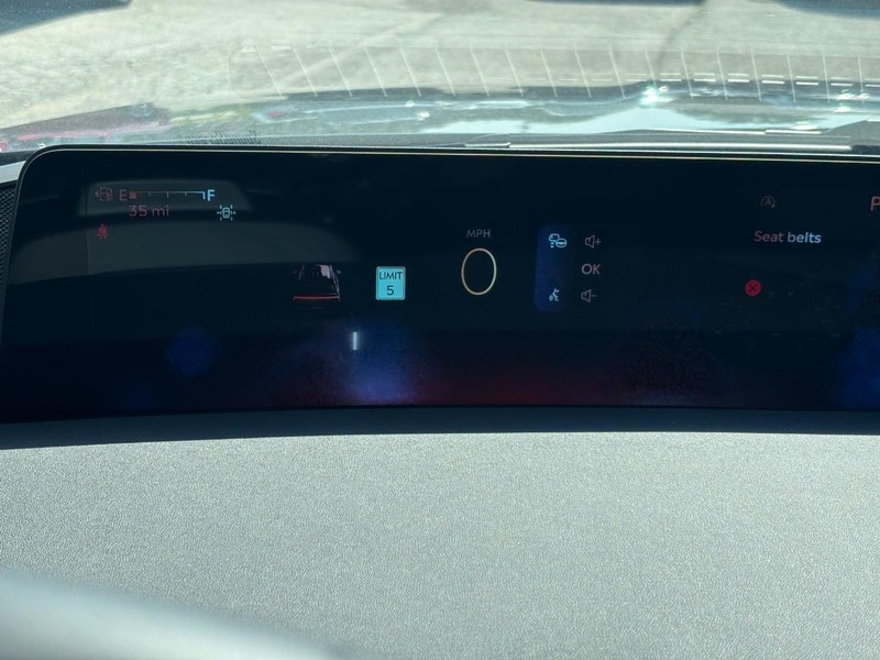 Lincoln Navigator L Vehicle Full-screen Gallery Image 19