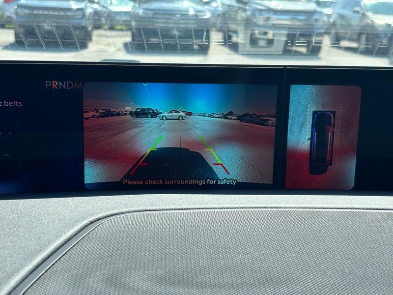 Lincoln Navigator L Vehicle Full-screen Gallery Image 21