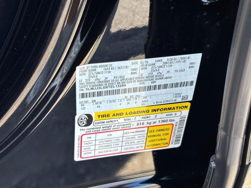 Lincoln Navigator L Vehicle Full-screen Gallery Image 23