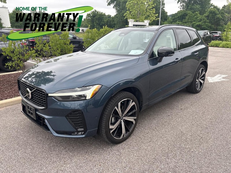 2024 Volvo XC60 B5 Ultimate Dark Theme AWD's photo