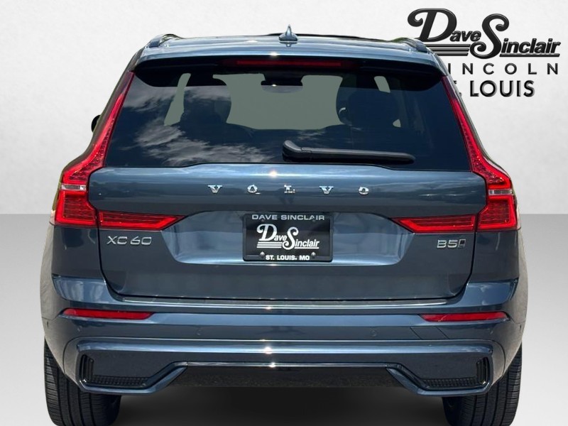 Volvo XC60 Vehicle Full-screen Gallery Image 04