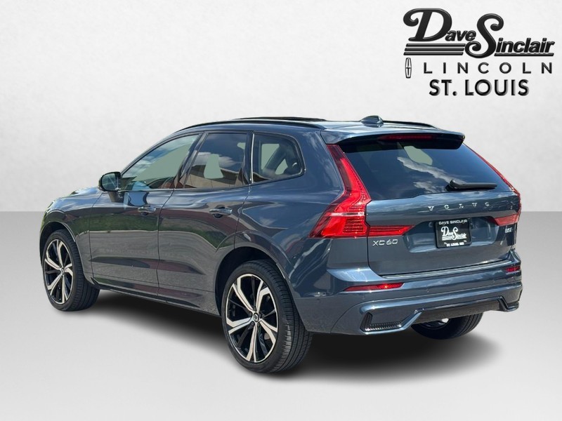 Volvo XC60 Vehicle Full-screen Gallery Image 05