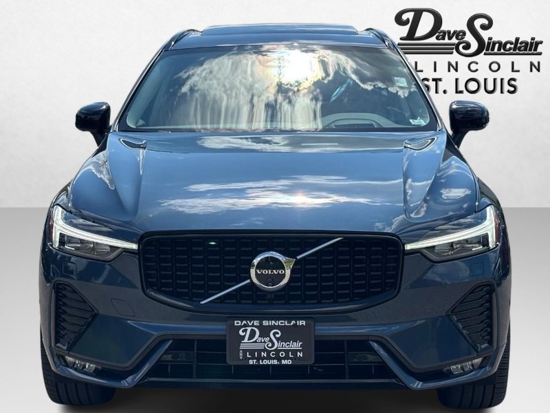Volvo XC60 Vehicle Full-screen Gallery Image 09