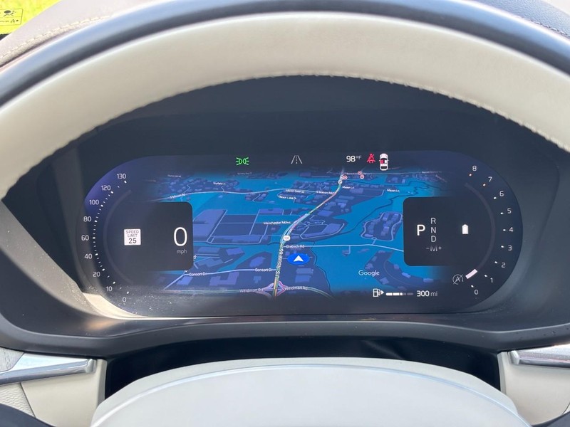 Volvo XC60 Vehicle Full-screen Gallery Image 18