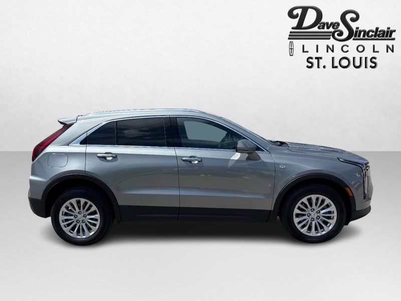 Cadillac XT4 Vehicle Full-screen Gallery Image 02