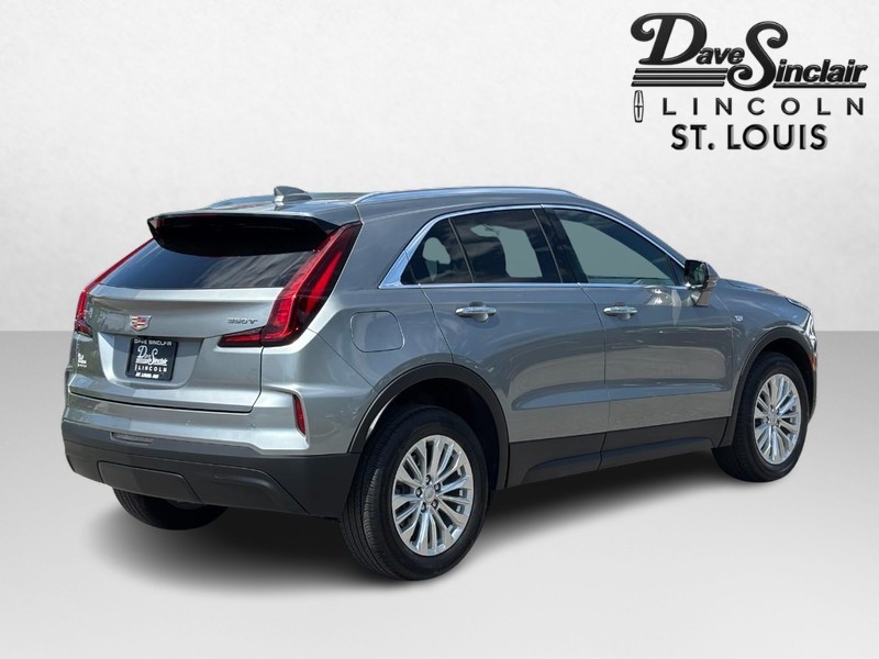 Cadillac XT4 Vehicle Full-screen Gallery Image 03