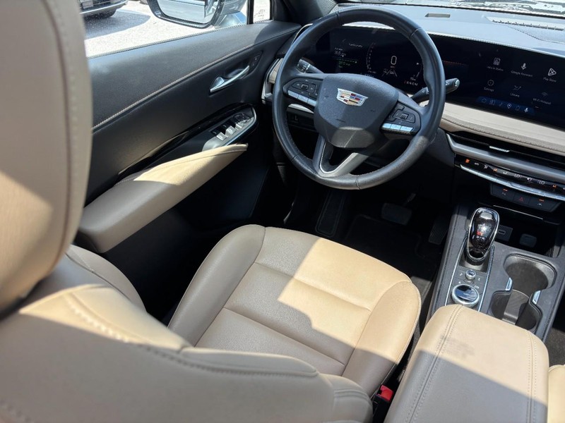 Cadillac XT4 Vehicle Full-screen Gallery Image 13