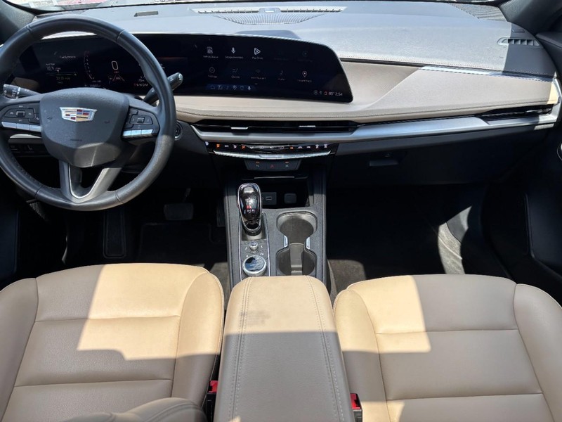 Cadillac XT4 Vehicle Full-screen Gallery Image 14