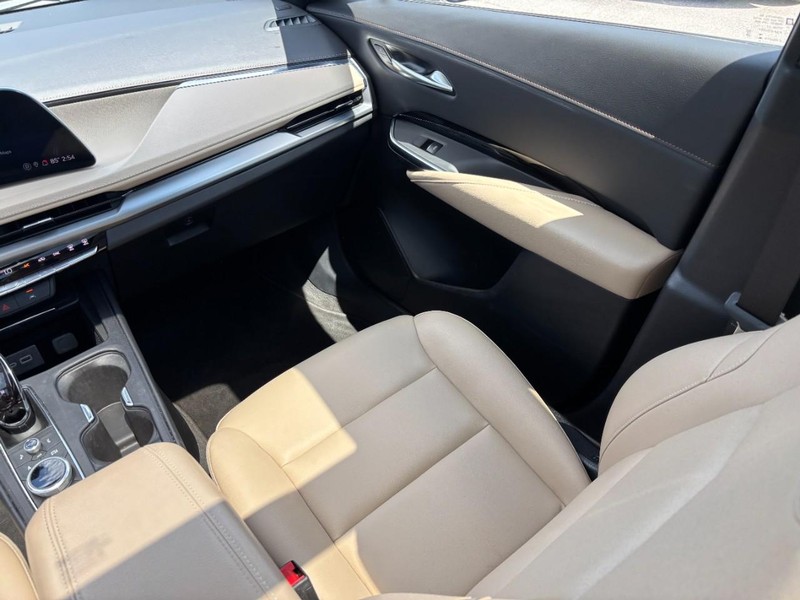 Cadillac XT4 Vehicle Full-screen Gallery Image 15