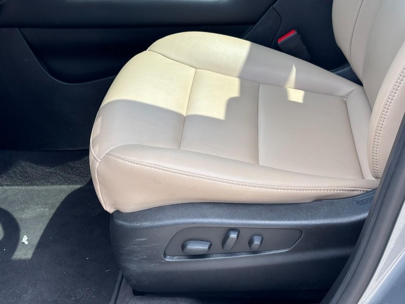 Cadillac XT4 Vehicle Full-screen Gallery Image 16