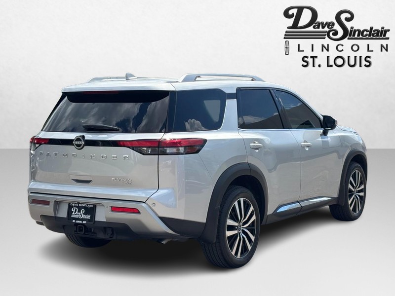 Nissan Pathfinder Vehicle Full-screen Gallery Image 03
