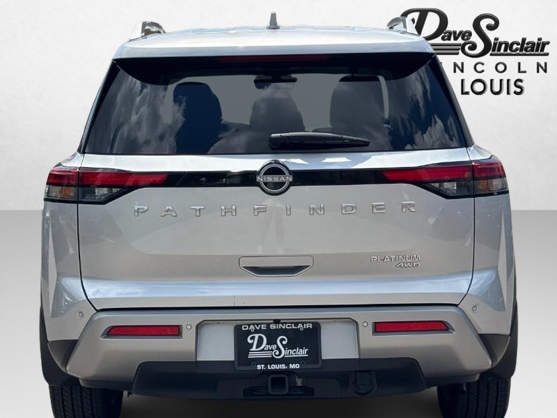 Nissan Pathfinder Vehicle Full-screen Gallery Image 04