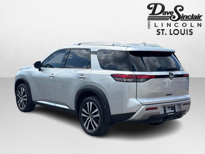 Nissan Pathfinder Vehicle Full-screen Gallery Image 05