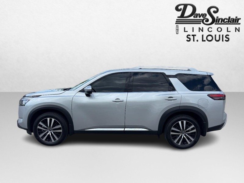 Nissan Pathfinder Vehicle Full-screen Gallery Image 06