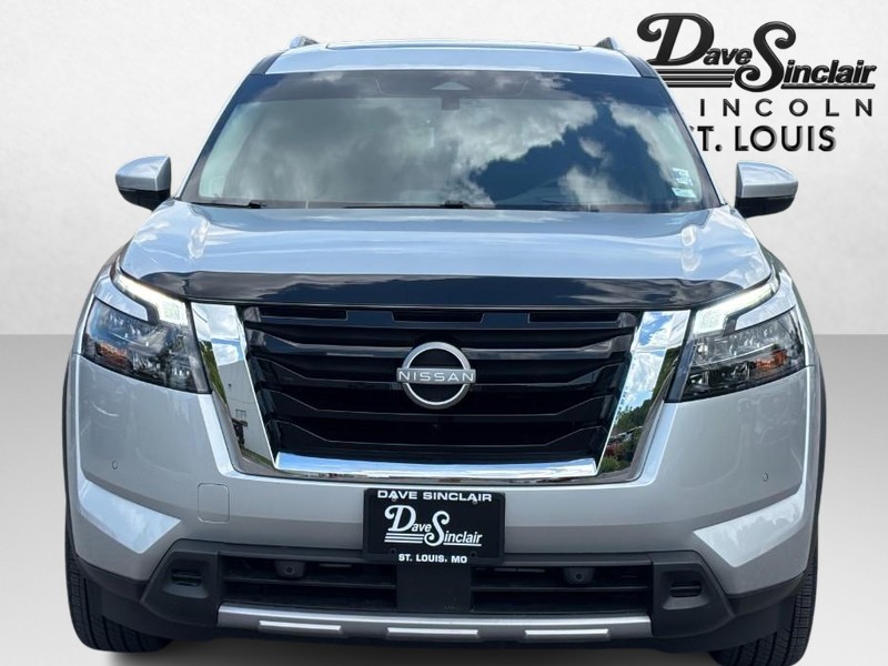 Nissan Pathfinder Vehicle Full-screen Gallery Image 09